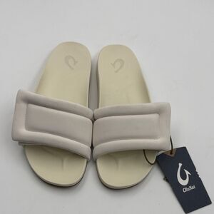 OluKai Women's Sunbeam cream Slide Sandals- size 9